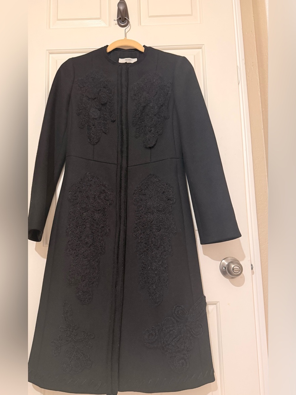 Prada Vintage F/W 2005 Black Wool Crochet Appliqué Coat IT 40 - Picture 2 of 9
